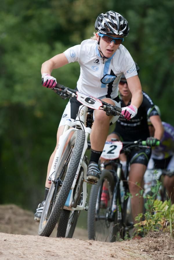 Chloe Woodruff (Crankbrothers Race Team) takes the lead from Heather Irmiger (Subaru Trek)
