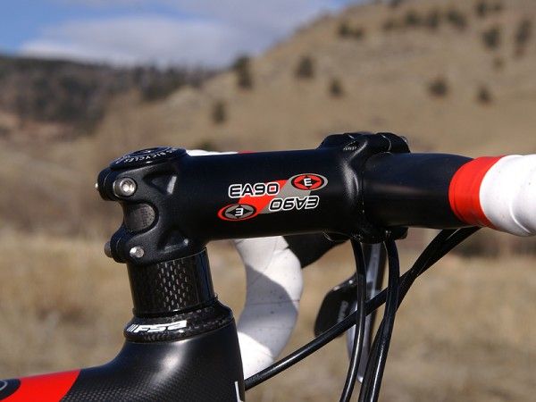 The light and solid Easton EA90 stem makes it even harder to justify carbon fibre models.