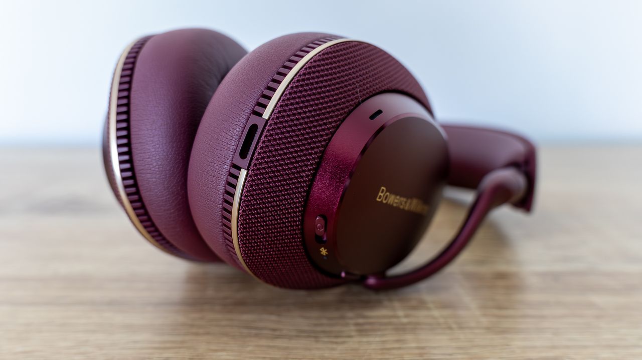 Bowers &amp; Wilkins Px7 S3 in Vintage Maroon