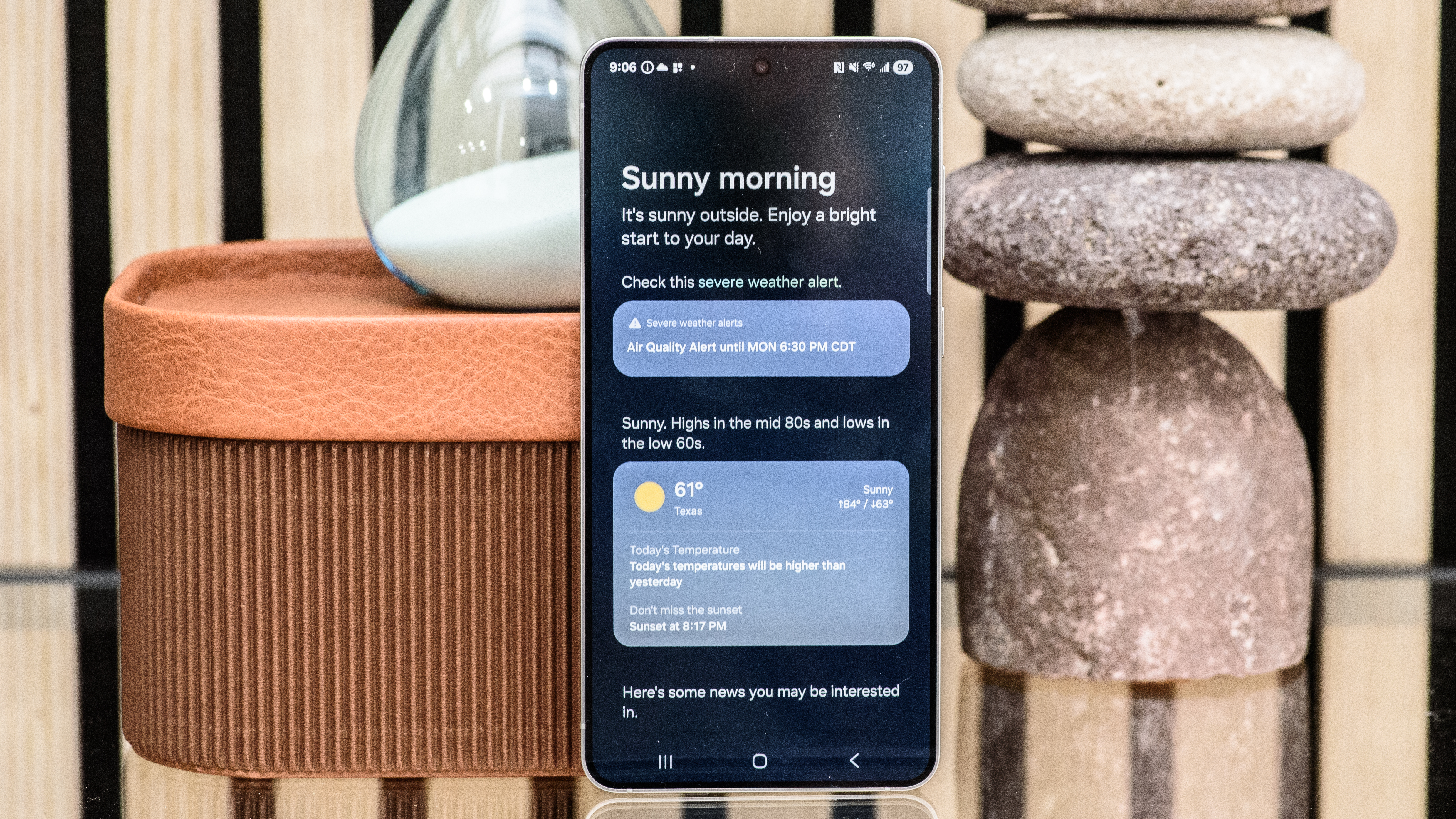 Samsung Galaxy S25 Edge in black, blue, and silver