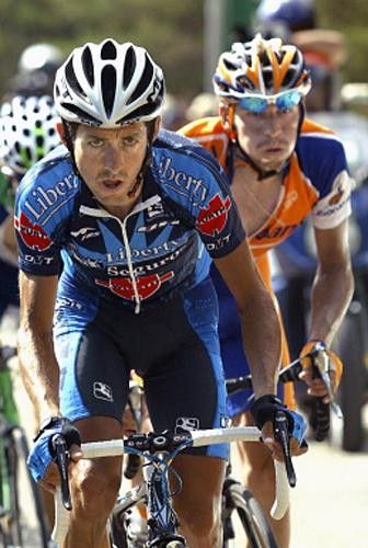 Roberto Heras (Liberty Seguros) is all determination up the climb of Valdelinares.
