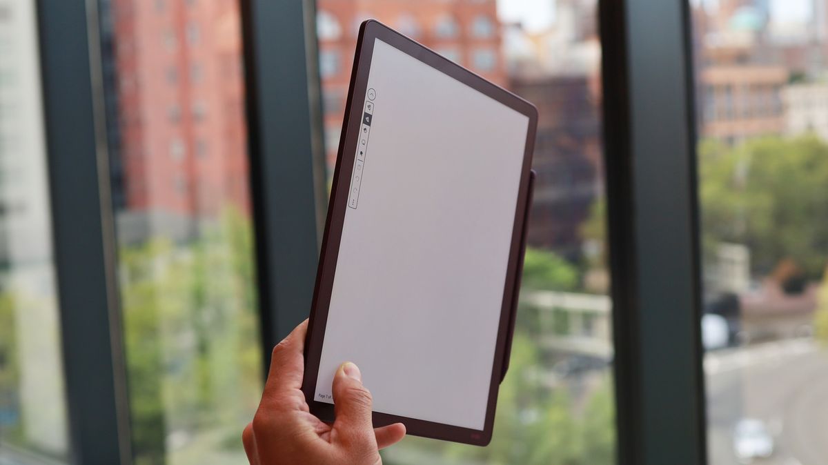Amazon Kindle Scribe Colorsoft hands on