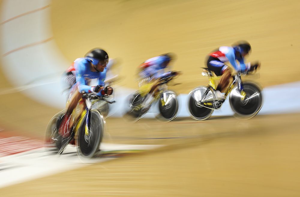 amieson, Aidan Caves, Jay Lamoureux and Ed Veal of Canada compete in the Men's Team Pursuit