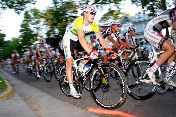Aaron Kemps (Fly V Australia) riding in the Australian national champ's jersey.