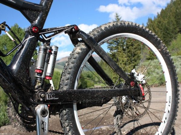 The rear end carries over from last year, including the oversized carbon chain stays and seat stays.