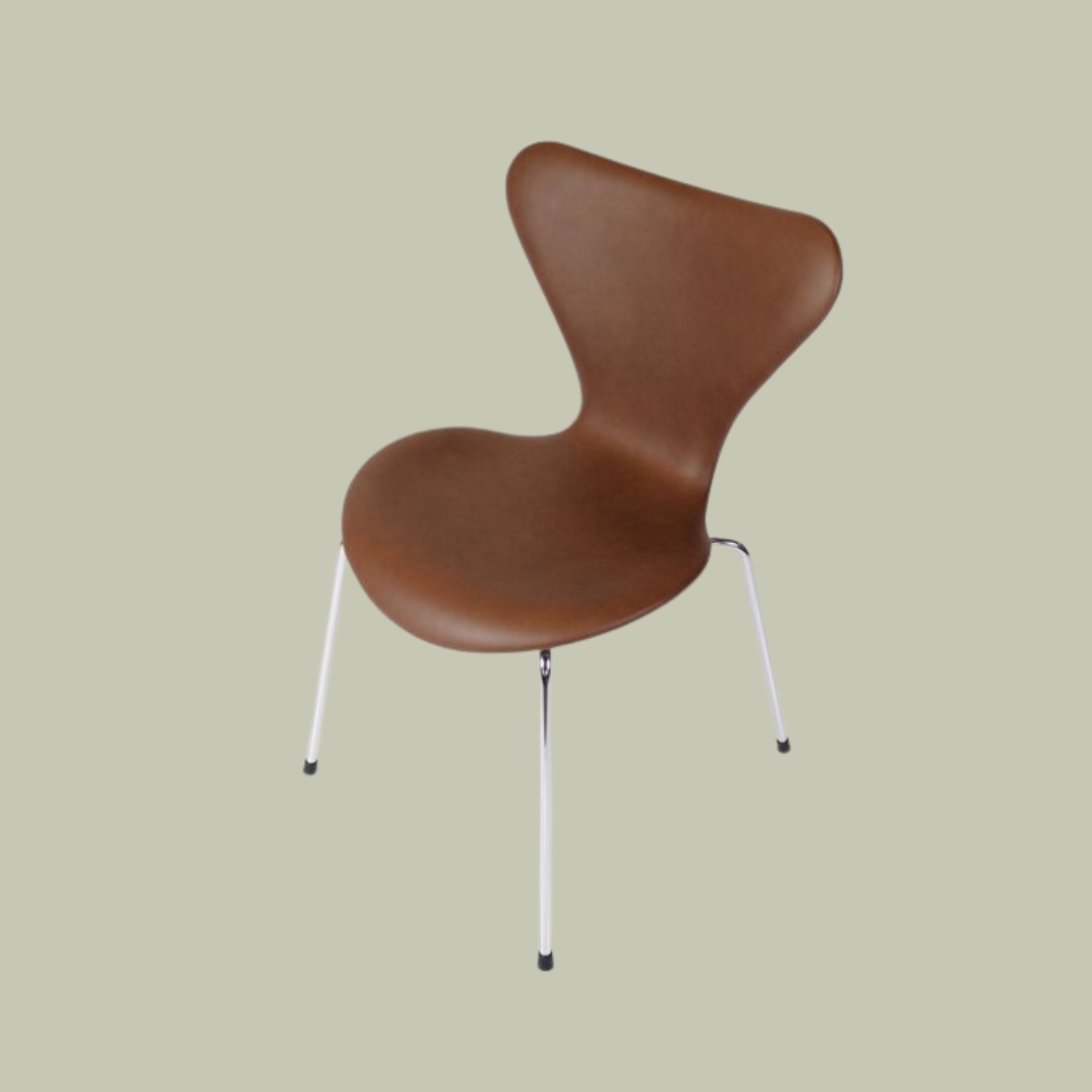 Seven Chairs Model 3107 Walnut Elegance Leather Arne Jacobsen Fritz Hansen 1967.