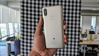 Redmi Y1 looks a lot like the Mi A1 with vertical cameras.