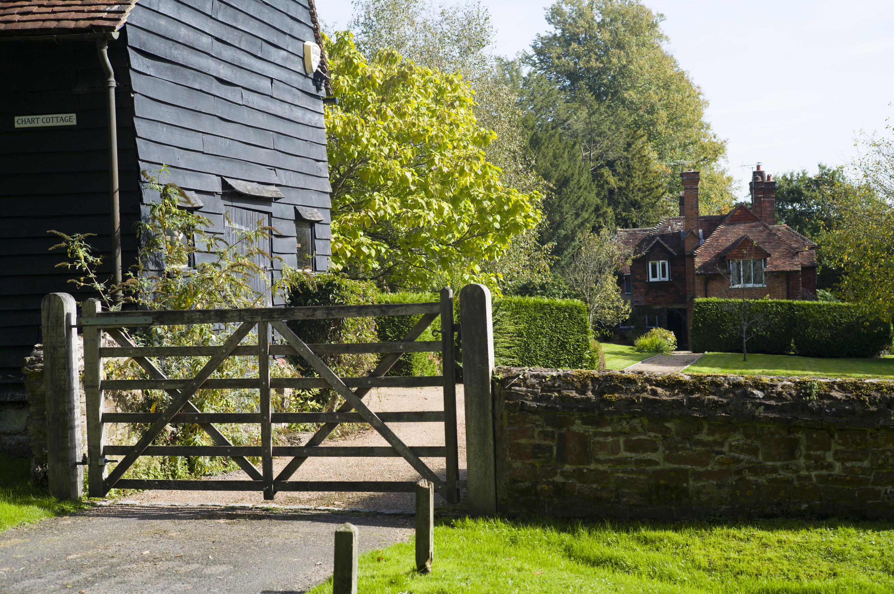 Countryside house in the sun taken with Leica M11-P