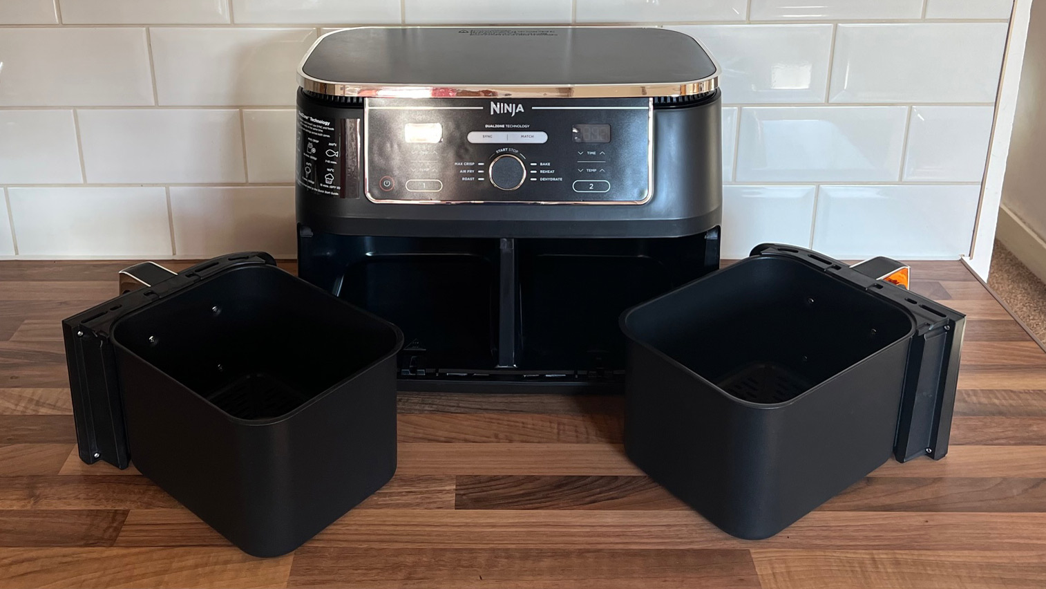 The Ninja Foodi Max Dual Zone Air Fryer AF400UK with both drawers removed