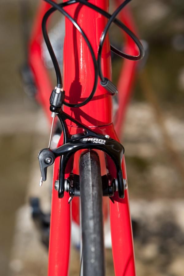 Apex's calipers can accommodate up to a 28c tyre, a boon for commuters.