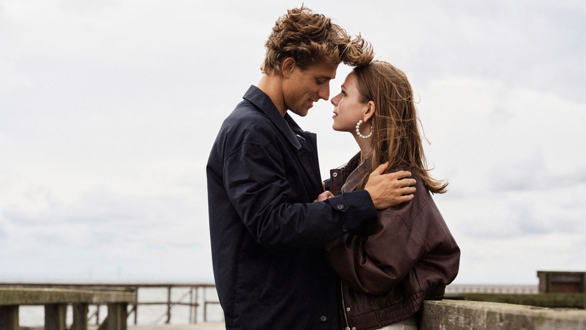 Chris Olsen (Christian Fandango) and Stella (Alexandra Tyrefors) walk down a pier hand in hand in A Nearly Normal Family episode 2