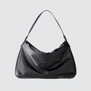 uniqlo puffy bag in black