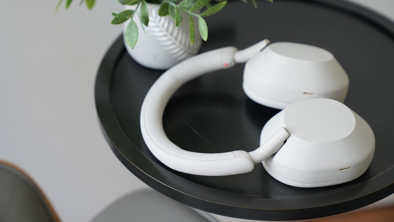 You have seven hours to snag Sony WH-1000XM5 headphones at their lowest price ever (39% off)