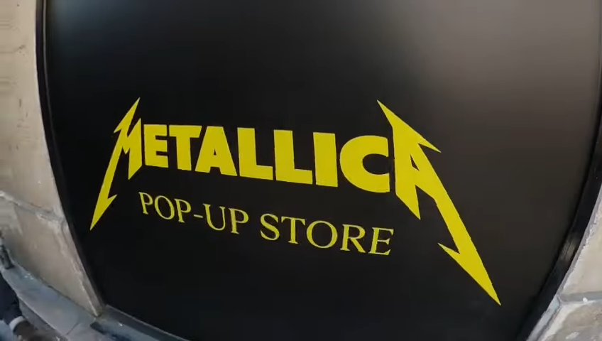 A picture of the outside of Metallica&#039;s pop-up store in Paris, France