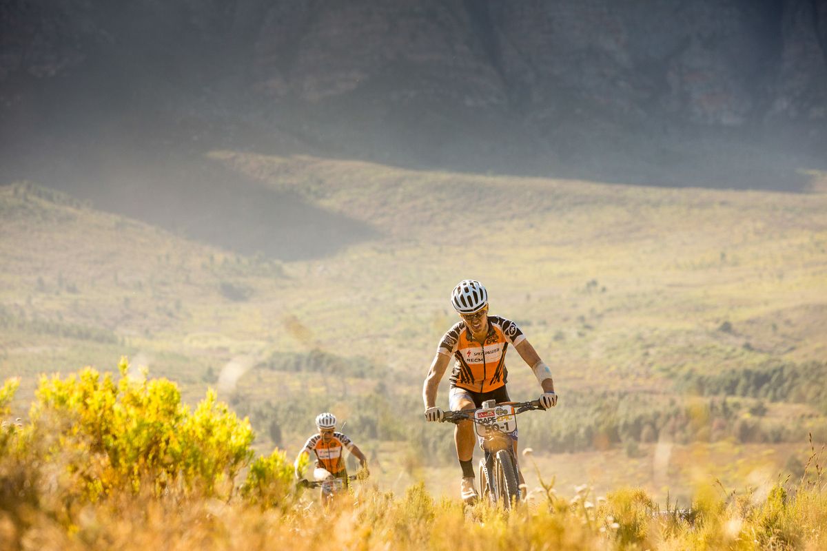 Ariane Kleinhans (front) Annika Langvad (rear) during stage 5