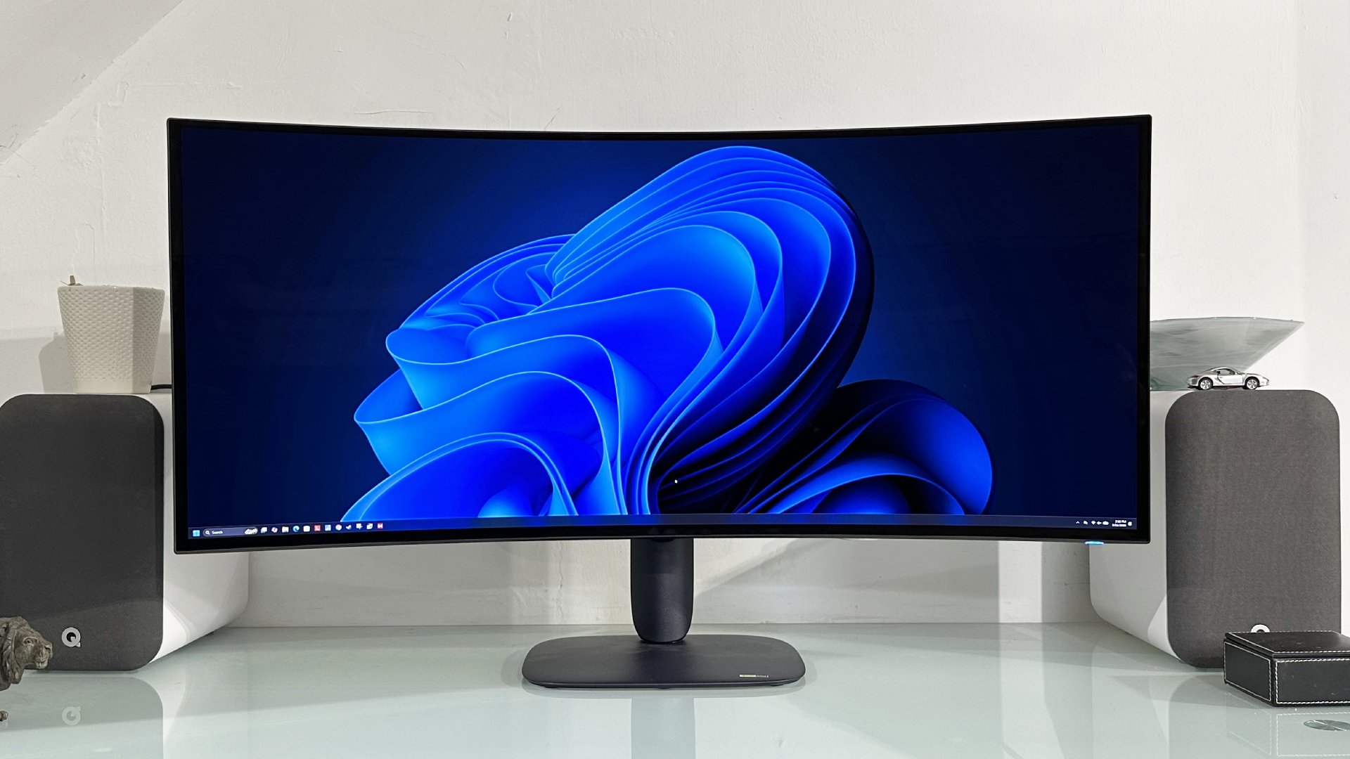 Alienware AW3926QW OLED gaming monitor