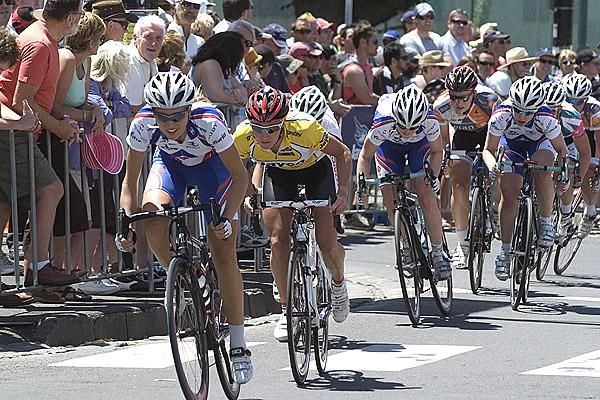 Riders in the women's race power out of the roundabout in Williamstown.
