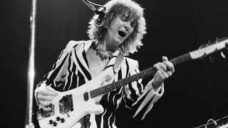 Bassist Chris Squire (1948 - 2015) performing with English progressive rock band Yes, at Madison Square Garden, New York, 5th August 1977