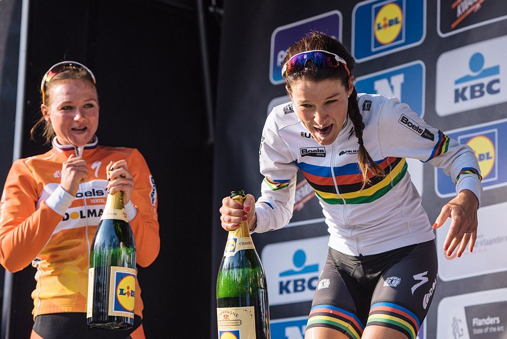A little podium fizz - Lizzie Armitstead (Boels Dolmans) wins 2016 Omloop het Nieuwsblad - Elite Women
