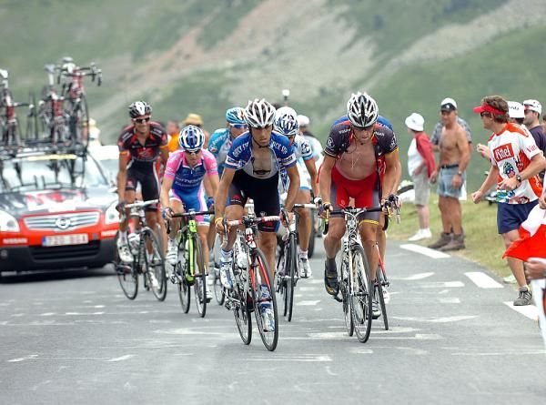 The day's breakaway starring Lance Armstrong.
