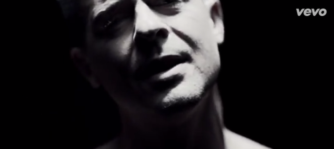 Watch Robin Thicke&amp;#039;s extremely personal, questionably musical attempt to get his wife back