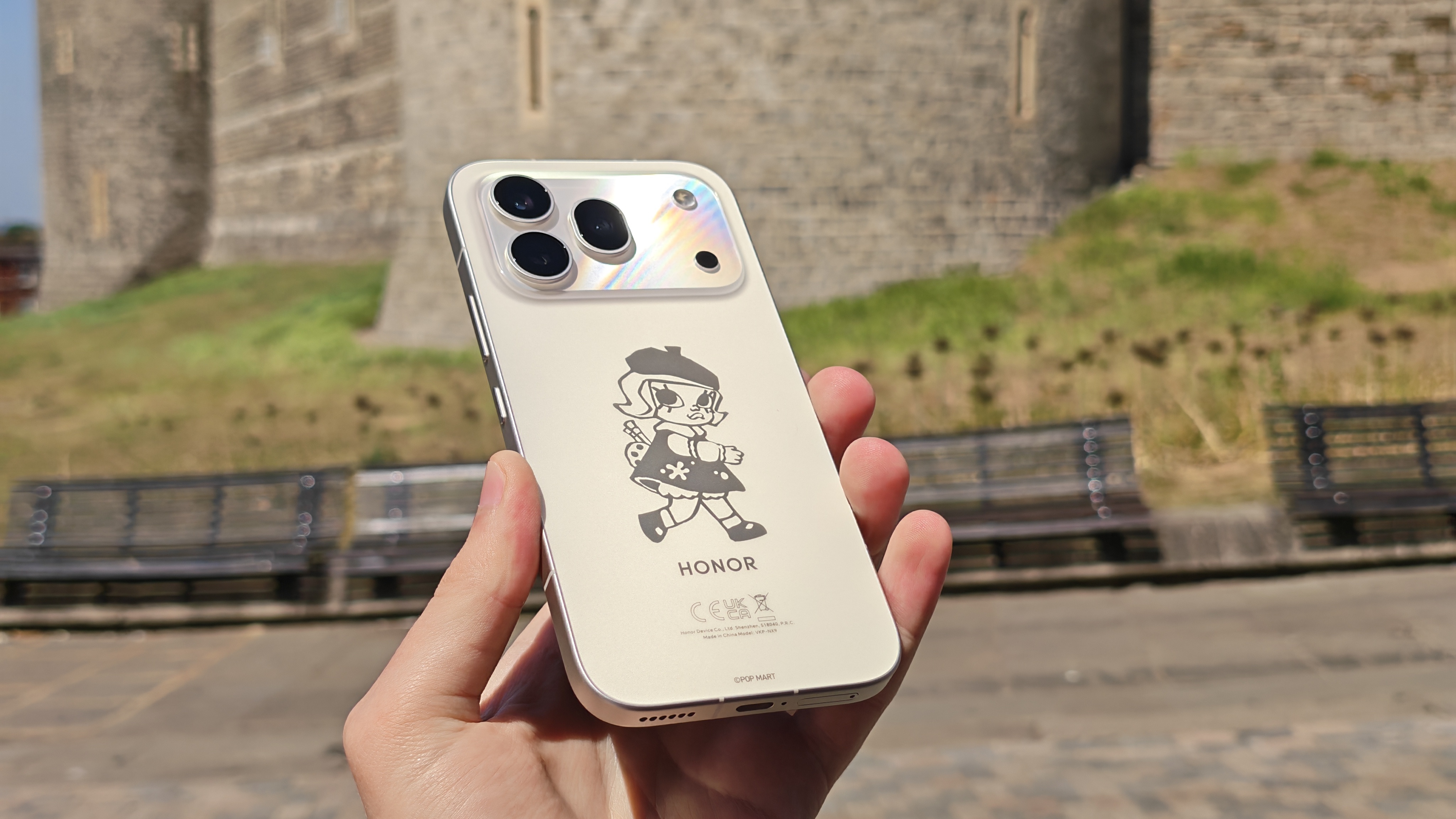 Honor 600 Pro Molly 限定版電話機。