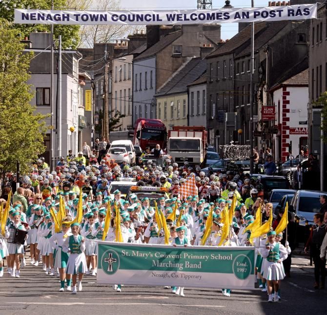 The peloton in Nenagh at the start of stage 3