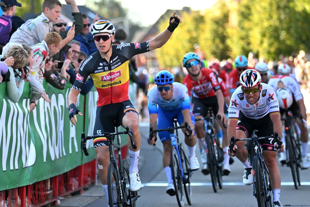 Tim Merlier sprinting ahead of Mark Cavendish at Memorial Rik Van Steenbergen 