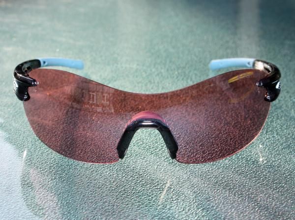 The rimless single-lens configuration is lightweight and offers excellent field of view and eye protection