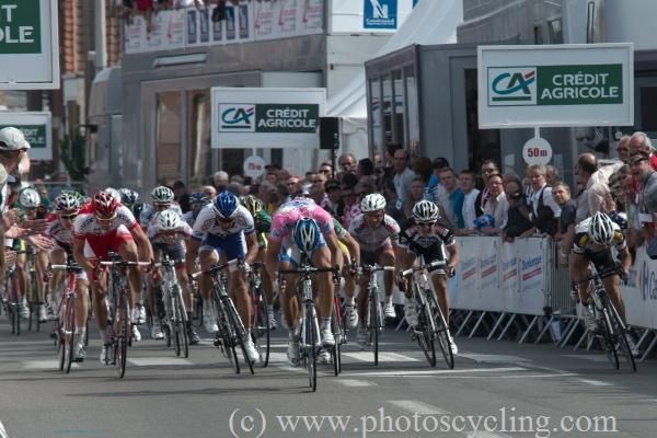 Marcel Kittel (Skil-Shimano) head down, kicks for the line