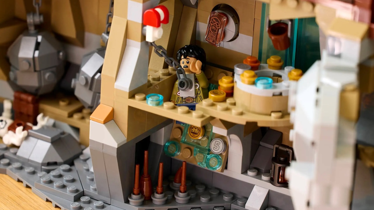 LEGO Data falling through the floor in Goonies set