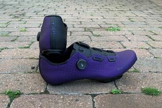 Image shows the Fizik Tempos Decos carbon shoes