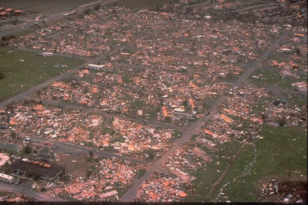 hurricane-andrew-wreckage-0