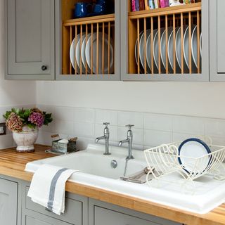 kitchen room with sink and napkin with flower vase