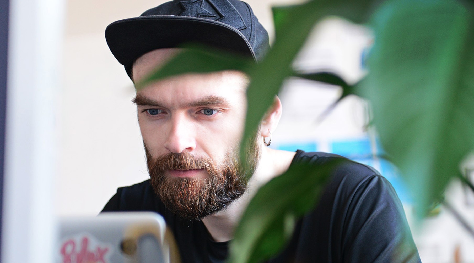 headshot Nikita Obukhov