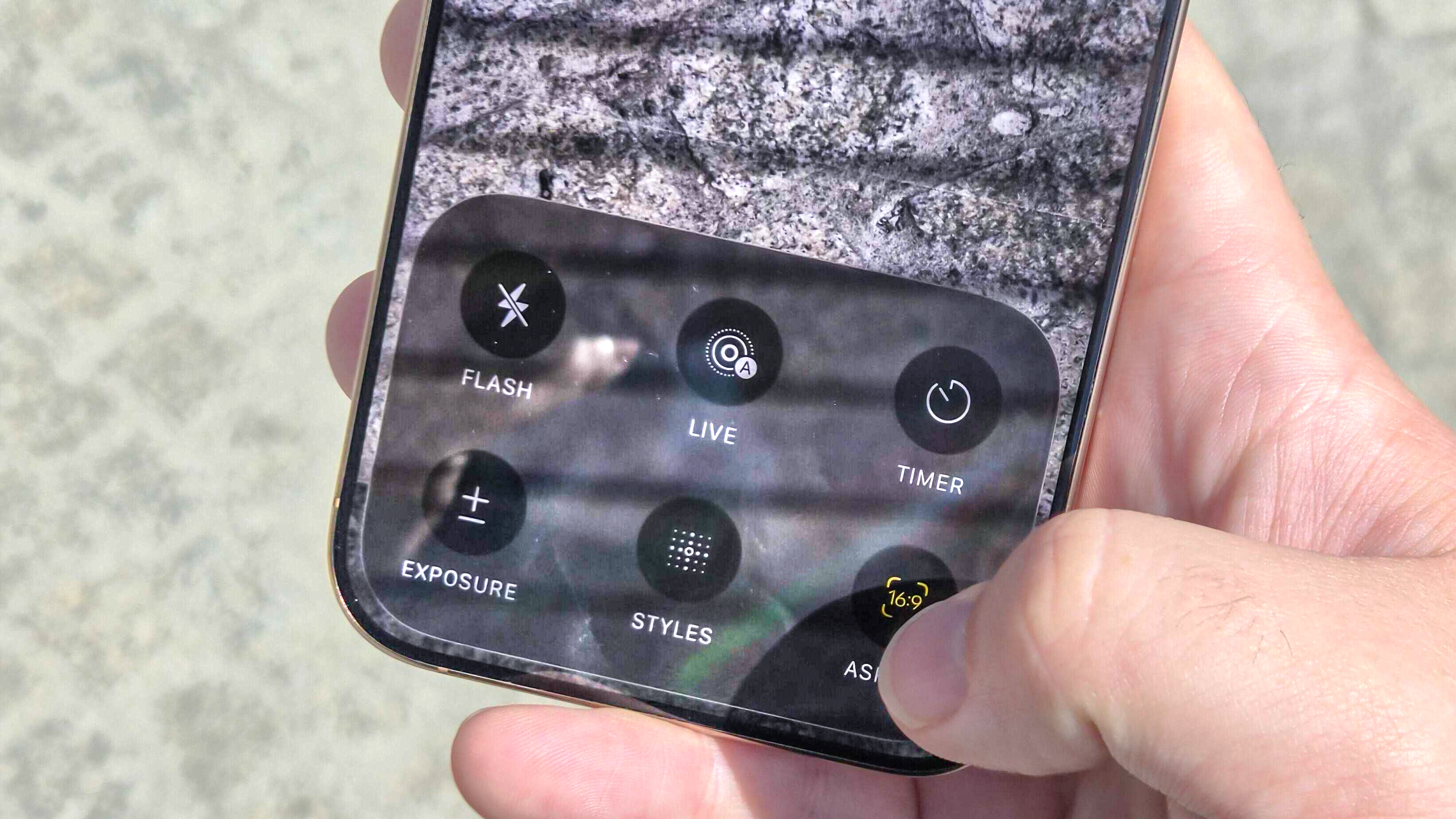 Changing aspect ratio in iOS 26's camera app