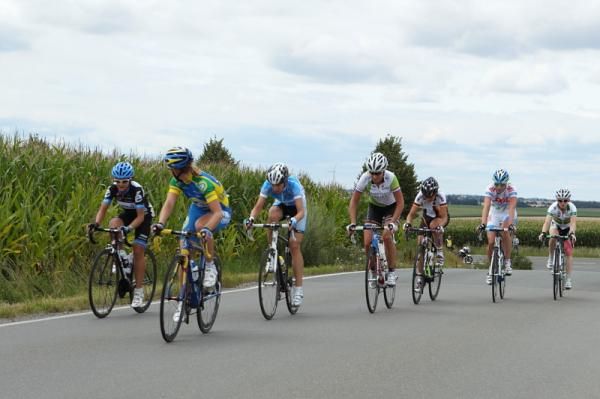 The break group stayed away for 25 kilometres, with Linda Villumsen (AA Drink) the main threat to the general classification
