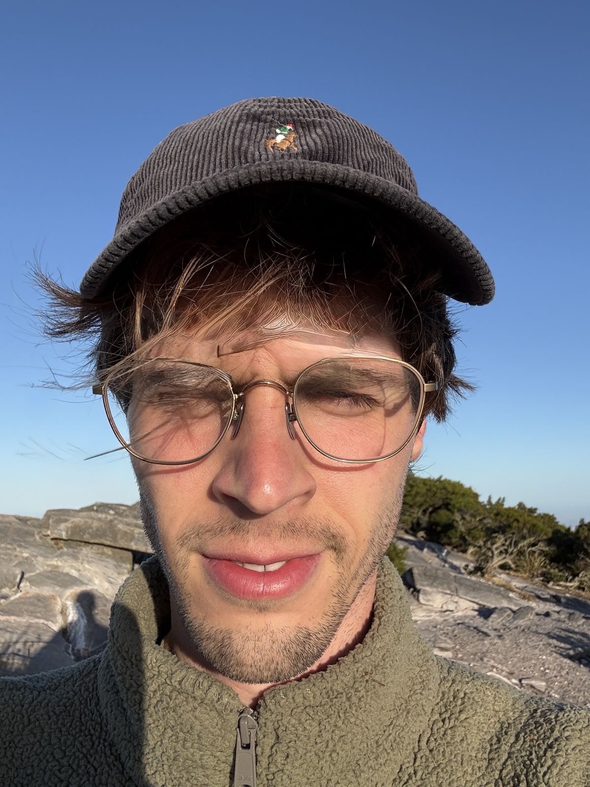 Assorted images demonstrating Clean Up in iOS 26