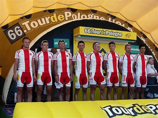 The Polish national team is presented before the start.