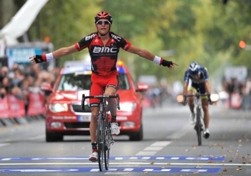 Greg Van Avermaet (BMC) outsprinted Marco Marcato (Vacansoleil-DCM) to win Paris-Tours.