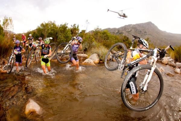 The lead bunch crosses a river