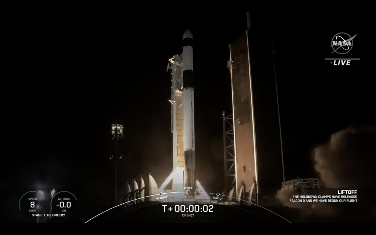 SpaceXはドラゴン貨物船を宇宙ステーション、地上ロケットに打ち上げます