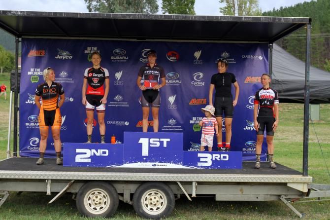Elite women's podium: Katherine O'Shea, Jenni King, Bec Henderson, Tory Thomas, Melissa Anset