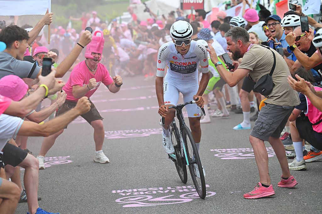 2026 Giro d'Italia stage 18: Afonso Eul&amp;aacute;lio on the attack