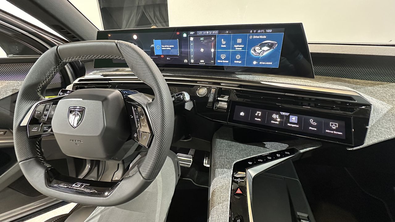Peugeot E-3008 EV