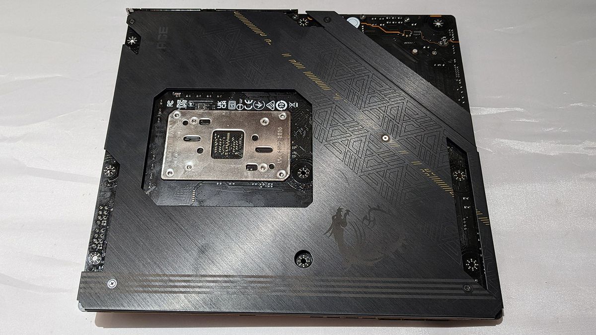MSI MEG X670E Ace back