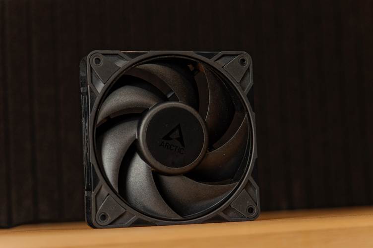 PC Fan Faceoff: Arctic P12 Pro vs Noctua NF-A12x25 G2