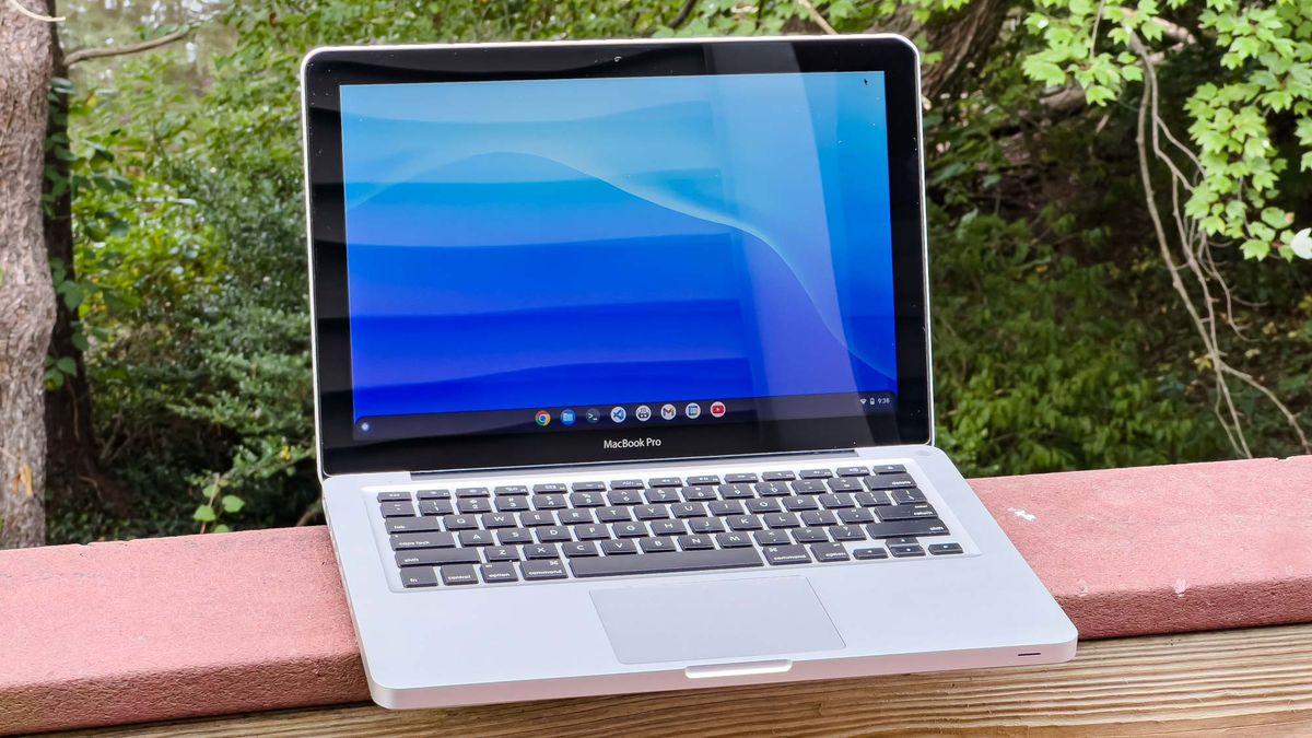 We installed ChromeOS Flex on an old laptop — with impressive results