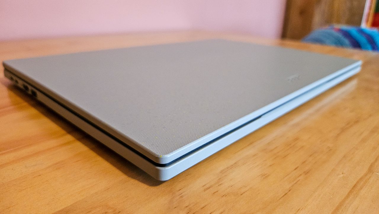 Acer Aspire Vero 16 - closed laptop side view