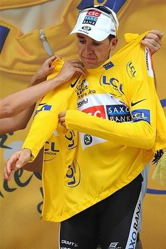 Carlos Sastre (CSC-Saxo Bank) pulls on what could be his last yellow jersey.